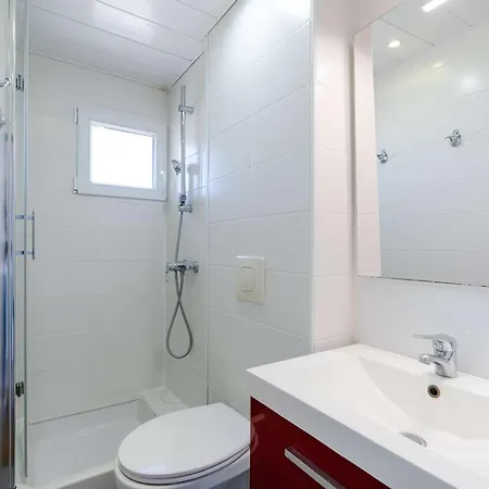 T2 En Front De Avec Balcon A - Fr-1-409-263 Narbonne